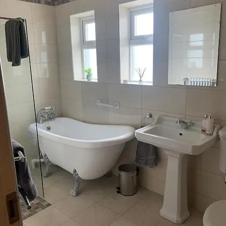 Beyond The Waters Edge Cottage *