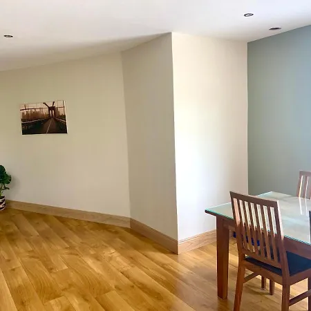 Beyond The Waters Edge Cottage *