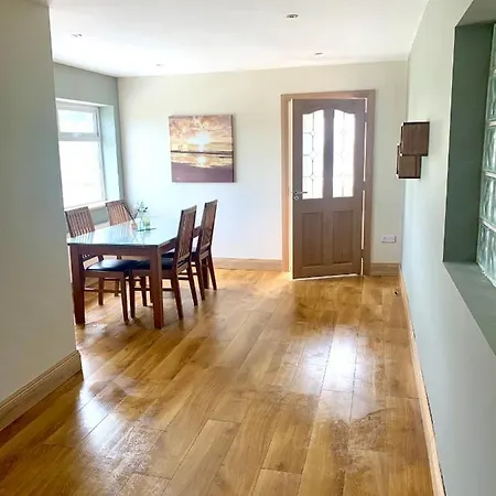 Beyond The Waters Edge Cottage *