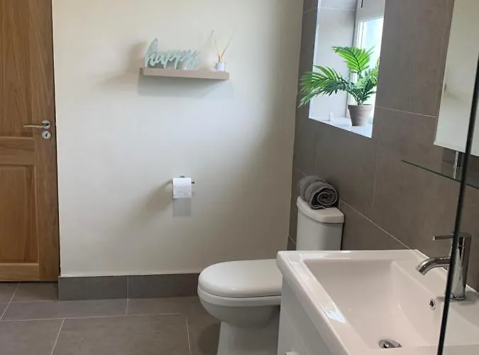 Beyond The Waters Edge Feriehus